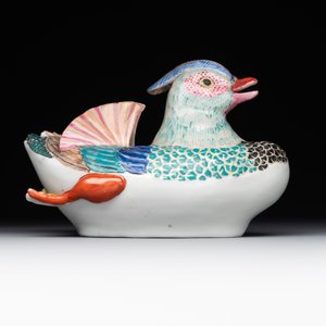 A Japanese Kakiemon model of mandarin duck, Edo, late 17th C. — photo 3