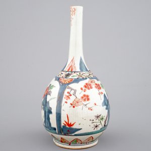 Un vase de forme bouteille de style Kakiemon, Japon, 17/18ème — photo 2