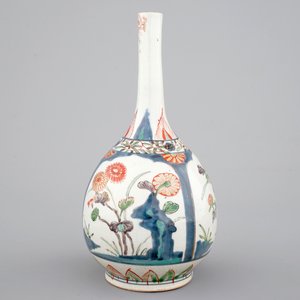 Un vase de forme bouteille de style Kakiemon, Japon, 17/18ème — photo 4