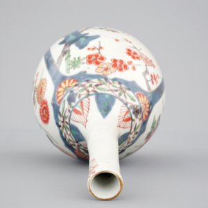 Un vase de forme bouteille de style Kakiemon, Japon, 17/18ème — photo 5