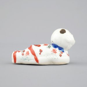 Un sifflet en porcelaine de Japon kakiemon en forme d'un garçon, 17/18ème — photo 4