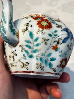 A Japanese Kakiemon teapot and cover, Edo, late 17th C. — foto 14
