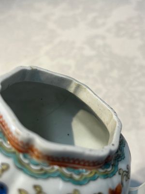A Japanese Kakiemon teapot and cover, Edo, late 17th C. — foto 15