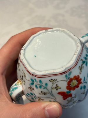 A Japanese Kakiemon teapot and cover, Edo, late 17th C. — foto 16