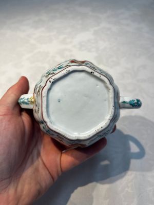A Japanese Kakiemon teapot and cover, Edo, late 17th C. — foto 6