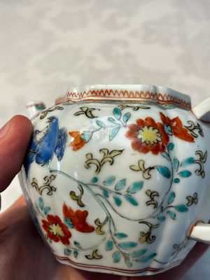 A Japanese Kakiemon teapot and cover, Edo, late 17th C. — foto 8
