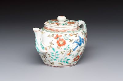 A Japanese Kakiemon teapot and cover, Edo, late 17th C.