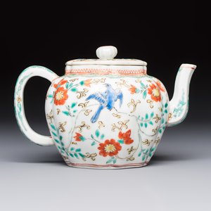A Japanese Kakiemon teapot and cover, Edo, late 17th C. — foto 4
