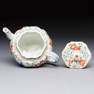 A Japanese Kakiemon teapot and cover, Edo, late 17th C. — foto 6