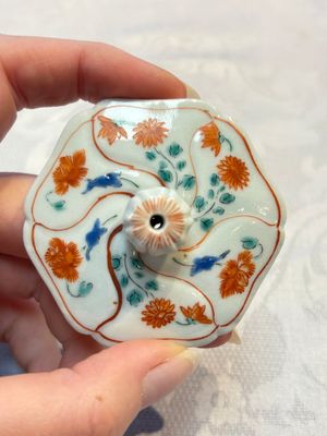 A Japanese Kakiemon teapot and cover, Edo, late 17th C. — foto 8