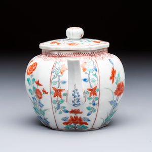 A Japanese Kakiemon teapot and cover, Edo, late 17th C. — foto 5