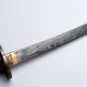 A Japanese katana, signed Hizen no Kuni Dewa no Kami Fujiwara Yukihiro, with koshirae, Edo, dated Genroku 15 (1702) — photo 8