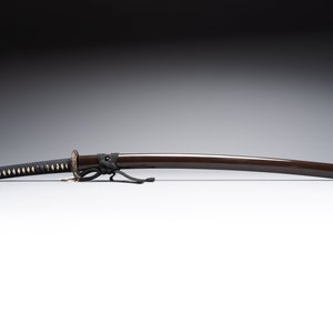 A Japanese katana, signed Ishidō Teruhide saku, with koshirae and shirasaya, Shōwa, 20th C. — photo 3