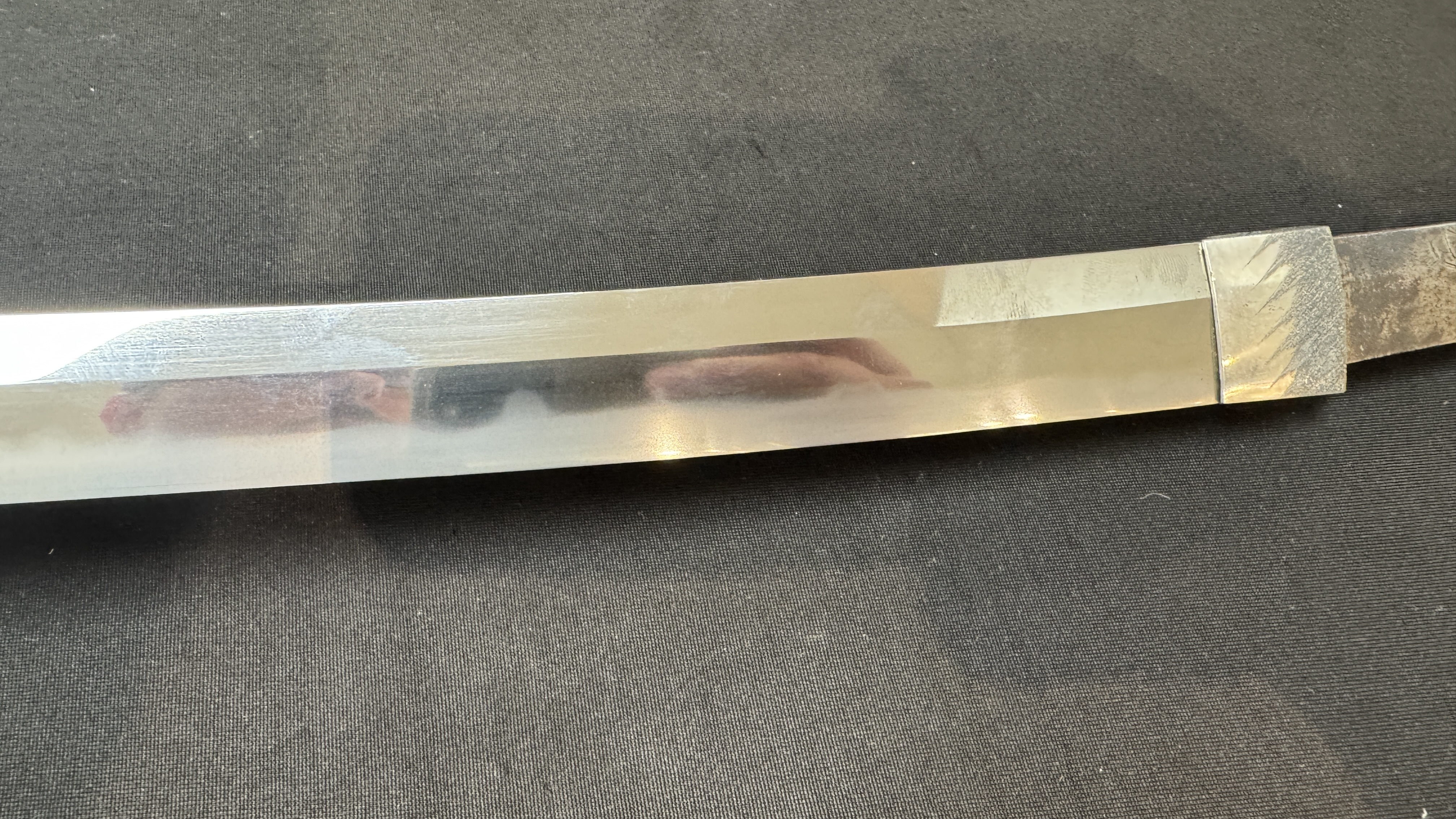 A Japanese katana, signed Ishidō Teruhide saku, with koshirae and shirasaya, Shōwa, 20th C. — foto 47