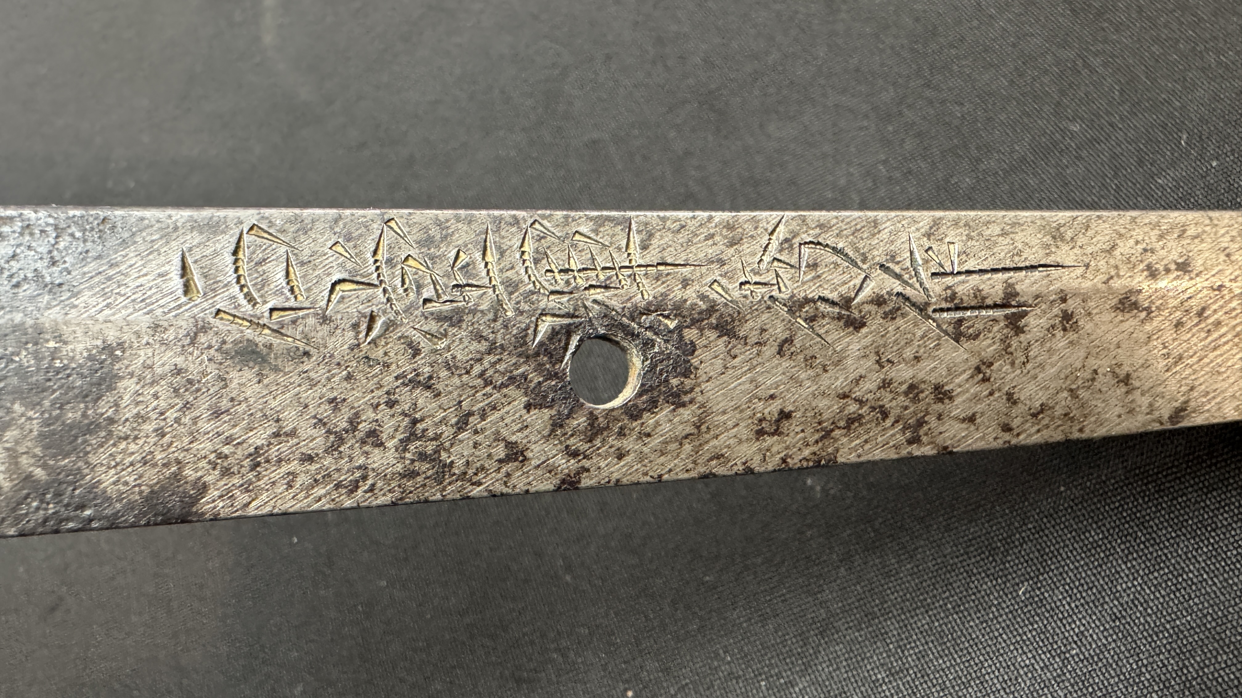 A Japanese katana, signed Ishidō Teruhide saku, with koshirae and shirasaya, Shōwa, 20th C. — foto 49