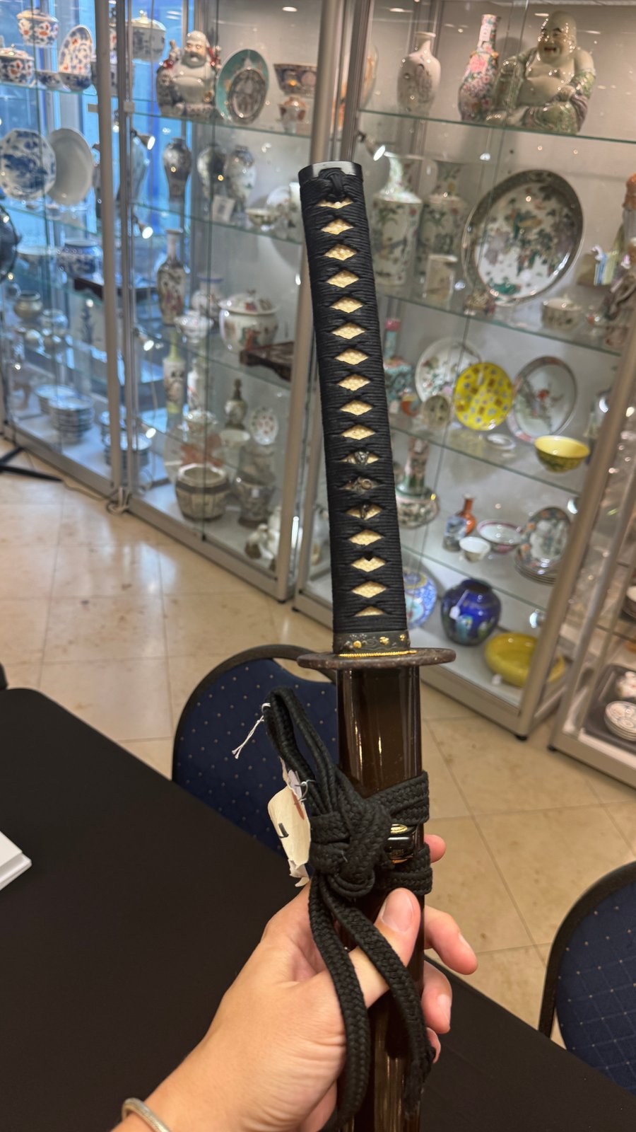 A Japanese katana, signed Ishidō Teruhide saku, with koshirae and shirasaya, Shōwa, 20th C. — foto 72