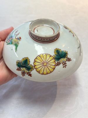 A Japanese ko-Imari 'phoenix' bowl and cover, Genroku Hachi Kinoto-i 元禄八乙亥 and Fu 福 mark, dated 1695 — photo 13