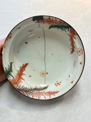 A Japanese ko-Imari 'phoenix' bowl and cover, Genroku Hachi Kinoto-i 元禄八乙亥 and Fu 福 mark, dated 1695 — photo 6