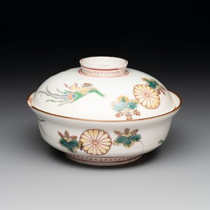 A Japanese ko-Imari 'phoenix' bowl and cover, Genroku Hachi Kinoto-i 元禄八乙亥 and Fu 福 mark, dated 1695 — photo 1