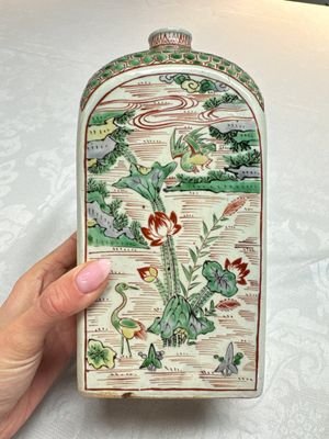 A Japanese Ko-Imari square flask with figures in a landscape, Edo, 17th C. — photo 1