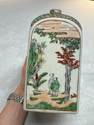 A Japanese Ko-Imari square flask with figures in a landscape, Edo, 17th C. — photo 2