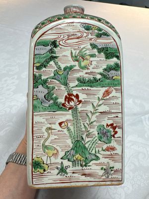 A Japanese Ko-Imari square flask with figures in a landscape, Edo, 17th C. — photo 3