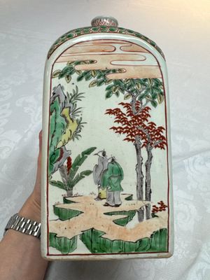 A Japanese Ko-Imari square flask with figures in a landscape, Edo, 17th C. — photo 4