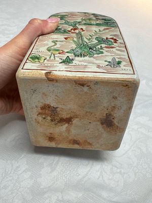 A Japanese Ko-Imari square flask with figures in a landscape, Edo, 17th C. — photo 6
