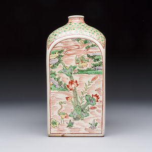 A Japanese Ko-Imari square flask with figures in a landscape, Edo, 17th C. — photo 3