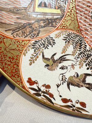 A Japanese Kutani dish with narrative design, Edo/Meiji, 19th C. — photo 2