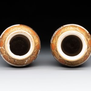 A Japanese Kutani duck-form vessel and a pair of small Satsuma vases, 19th C. — foto 12