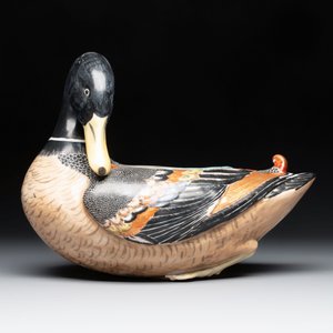 A Japanese Kutani duck-form vessel and a pair of small Satsuma vases, 19th C. — foto 2