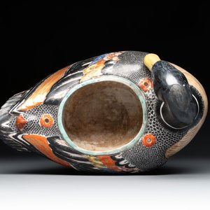 A Japanese Kutani duck-form vessel and a pair of small Satsuma vases, 19th C. — foto 6