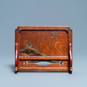 A Japanese lacquered wooden table screen, Edo, 18/19th C. — 照片 1