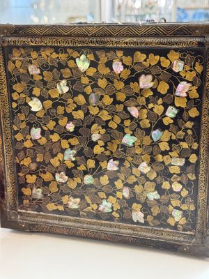 A Japanese Nanban portable lacquer cabinet, Momoyama, late 16th/early 17th C. — 照片 17