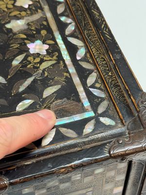 A Japanese Nanban portable lacquer cabinet, Momoyama, late 16th/early 17th C. — 照片 21