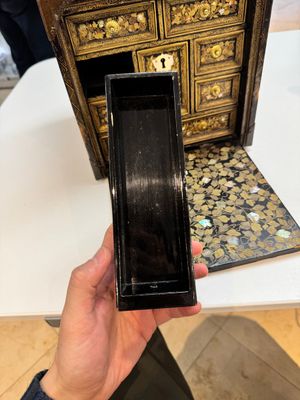 A Japanese Nanban portable lacquer cabinet, Momoyama, late 16th/early 17th C. — 照片 32
