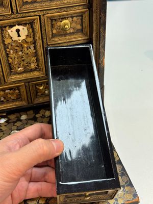 A Japanese Nanban portable lacquer cabinet, Momoyama, late 16th/early 17th C. — 照片 40