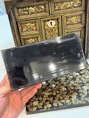 A Japanese Nanban portable lacquer cabinet, Momoyama, late 16th/early 17th C. — 照片 43