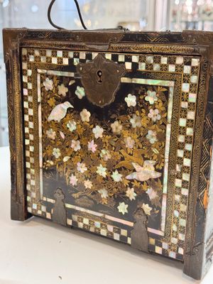 A Japanese Nanban portable lacquer cabinet, Momoyama, late 16th/early 17th C. — 照片 9
