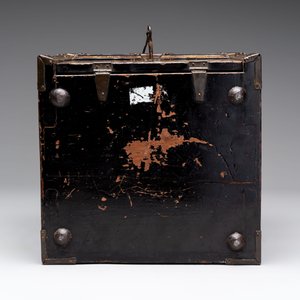 A Japanese Nanban portable lacquer cabinet, Momoyama, late 16th/early 17th C. — 照片 9
