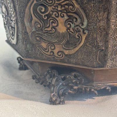 A Japanese octagonal bronze censer — photo 11