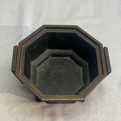 A Japanese octagonal bronze censer — photo 12
