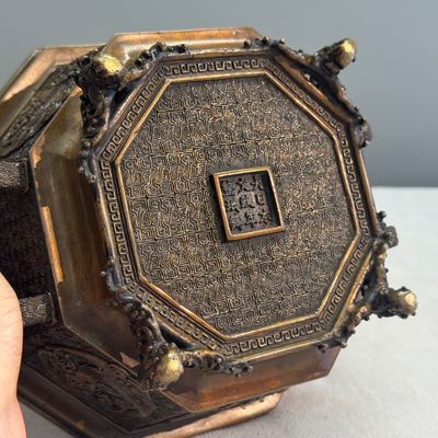 A Japanese octagonal bronze censer — photo 18