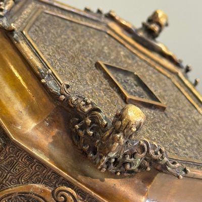 A Japanese octagonal bronze censer — photo 20