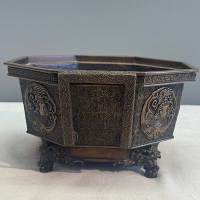 A Japanese octagonal bronze censer — photo 2