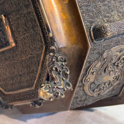 A Japanese octagonal bronze censer — photo 23