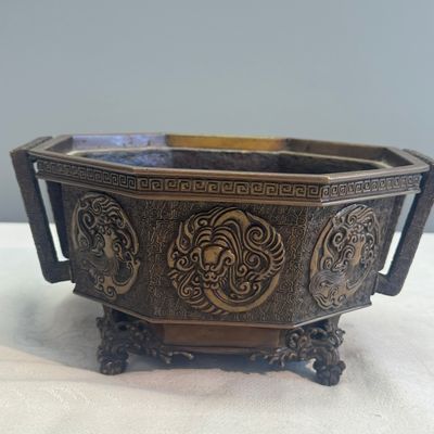 A Japanese octagonal bronze censer — photo 3