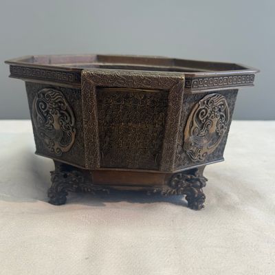 A Japanese octagonal bronze censer — photo 9