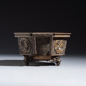 A Japanese octagonal bronze censer — photo 3